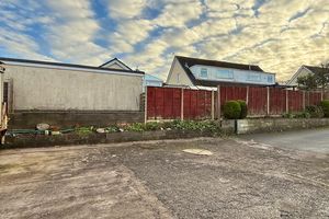 Opposite Frontage- click for photo gallery